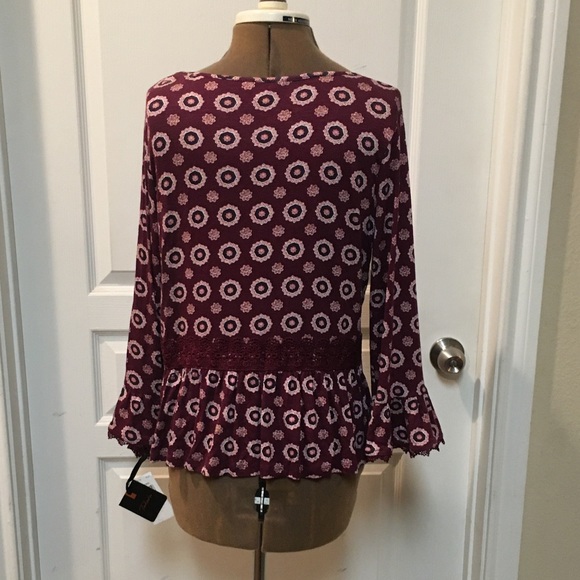 NWT Takara Bell Sleeve Peplum Top - Picture 7 of 9